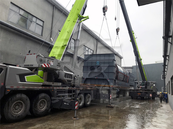 化工污泥干燥設(shè)備吊裝現(xiàn)場 化工污泥干燥設(shè)備吊裝現(xiàn)場